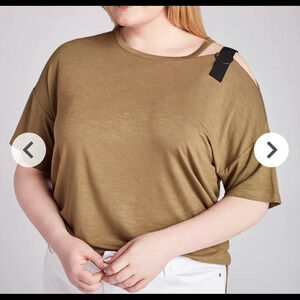 Wantable asymmetrical shoulder strap tee